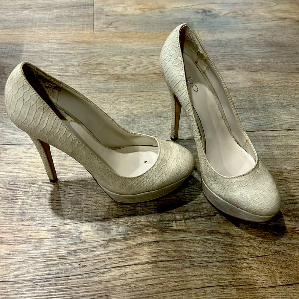 lightly worn size 8 fake snake skin